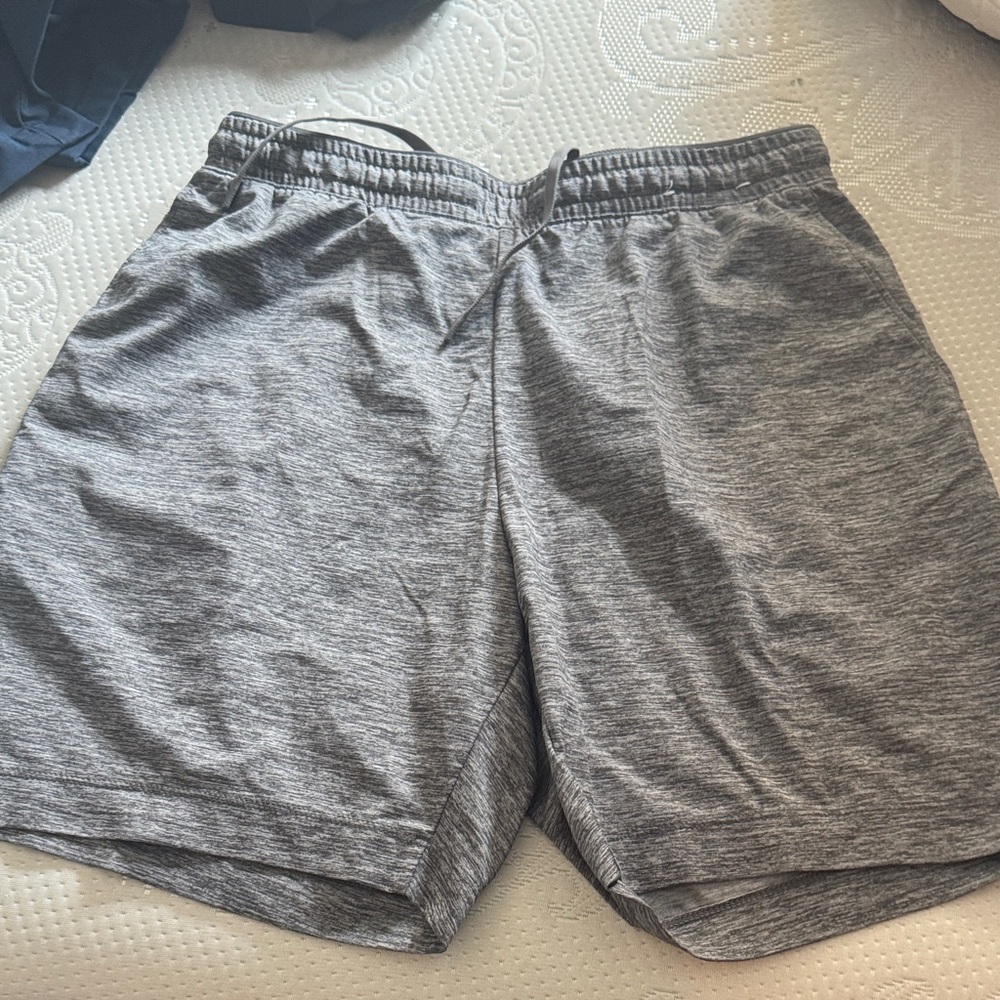 Uniqlo Men's Heather Gray Athletic Shorts
